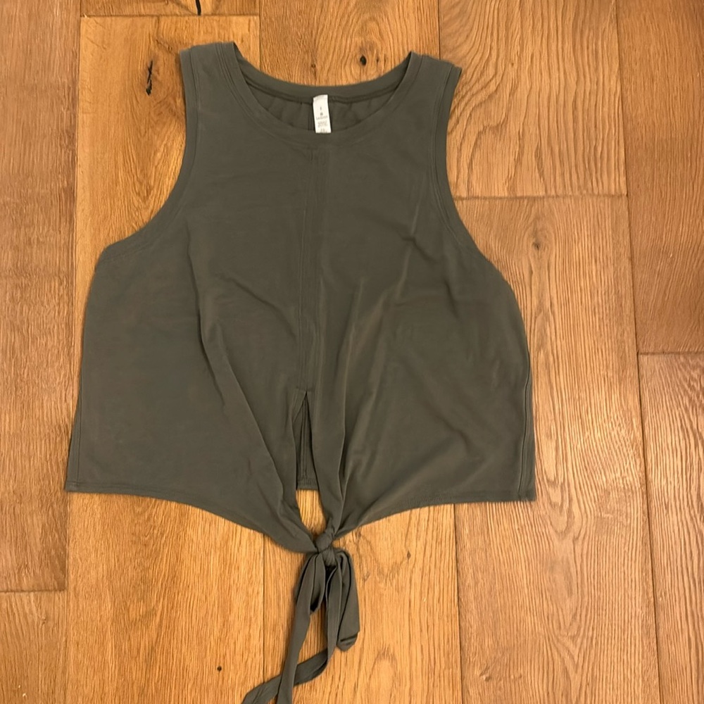 Lilly Pulitzer crop top size 8 olive brand new without tags